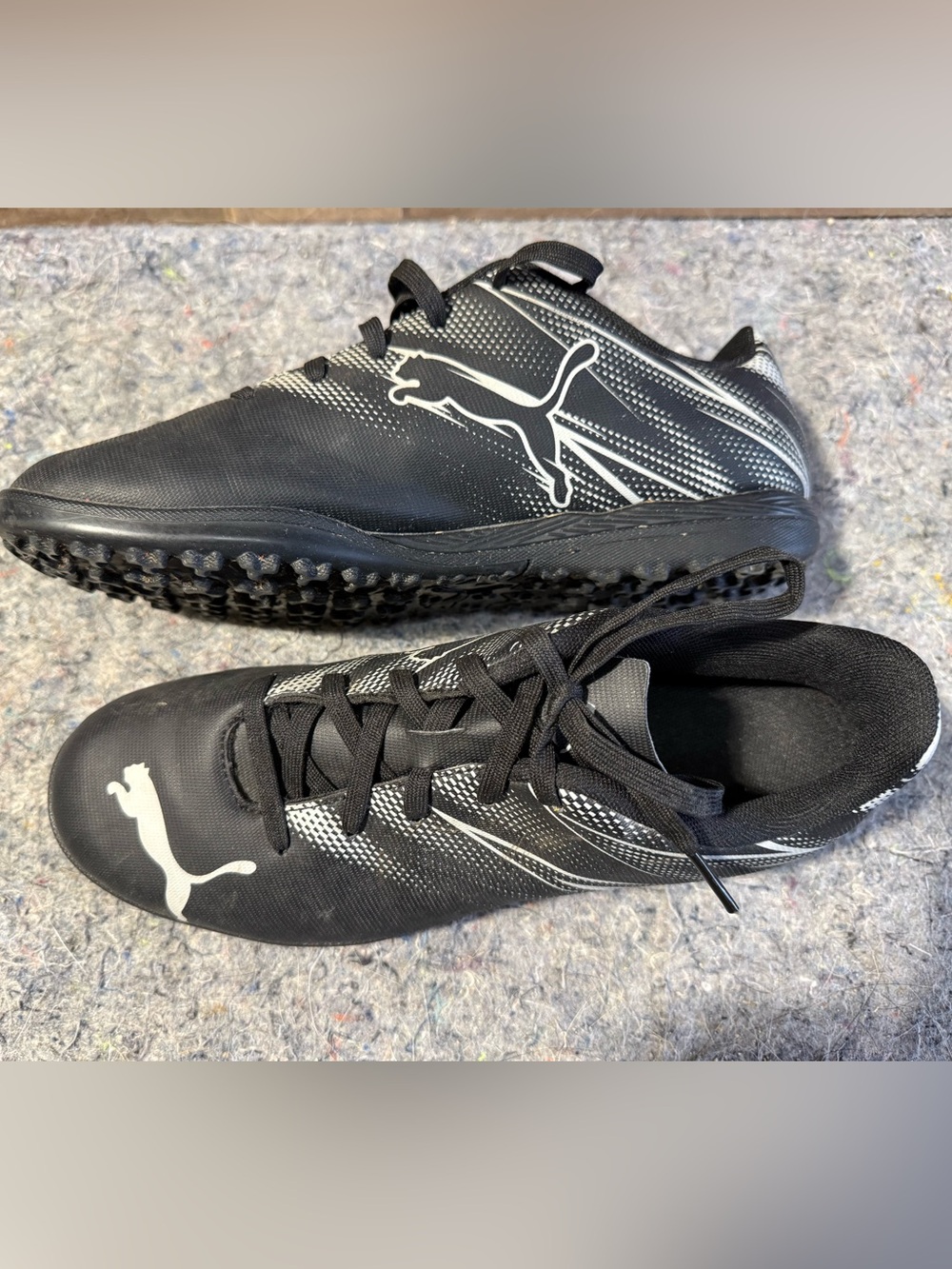 EUC - Puma Black and White Athletic Sneakers